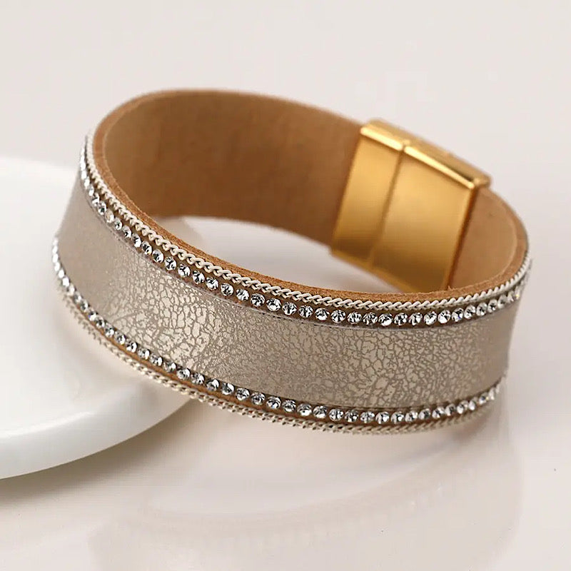 PoM Gold Metallic Magnet Bracelet